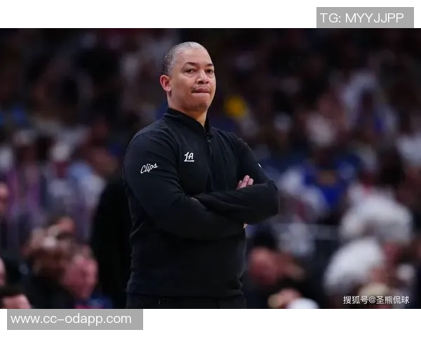 苏群点评卢指导末节不使用四名首发策略避免针对登哥的争议